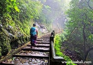 Jalan-menuju-Pura-lempuyang