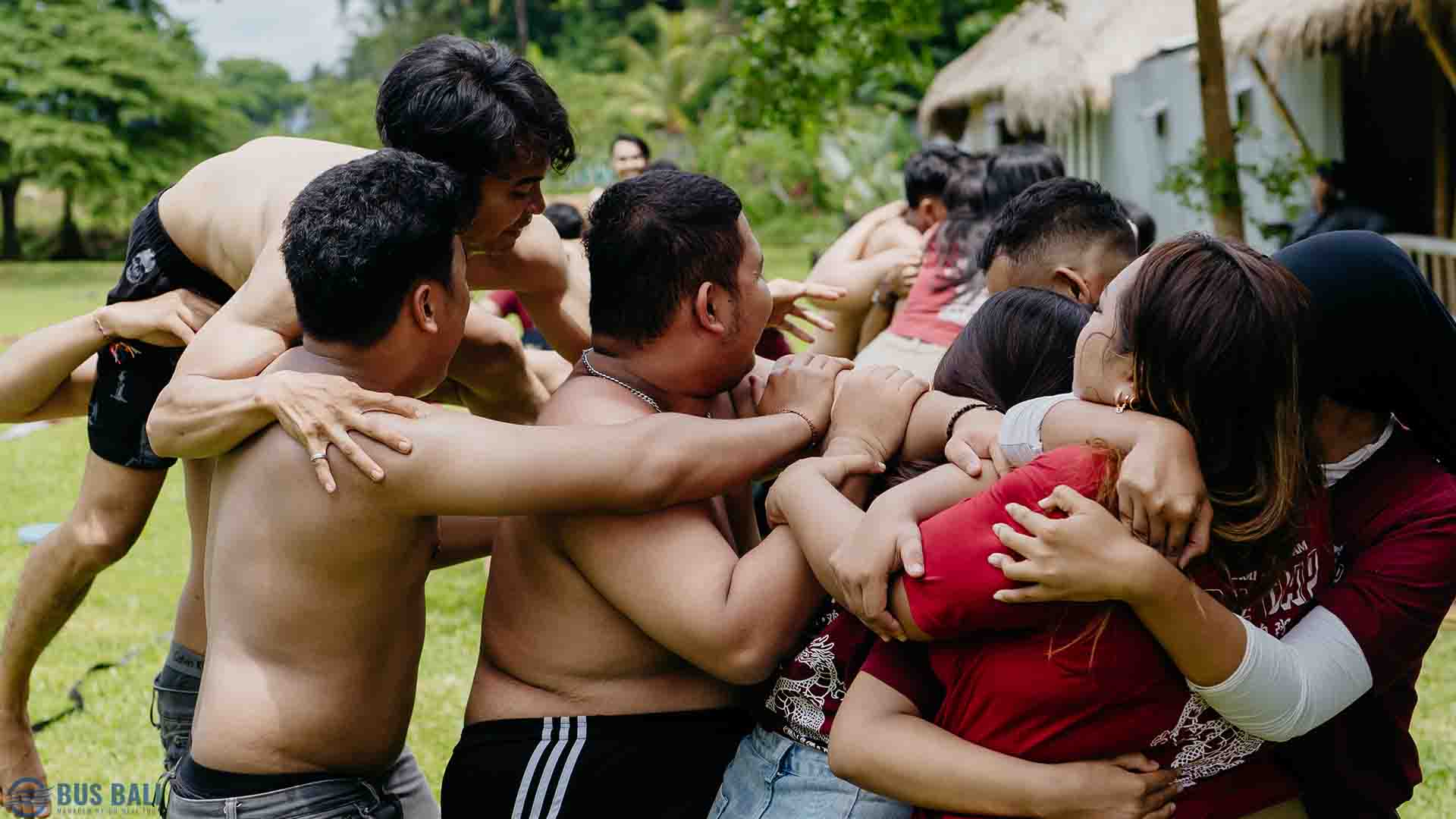 Busbali - Human Tower